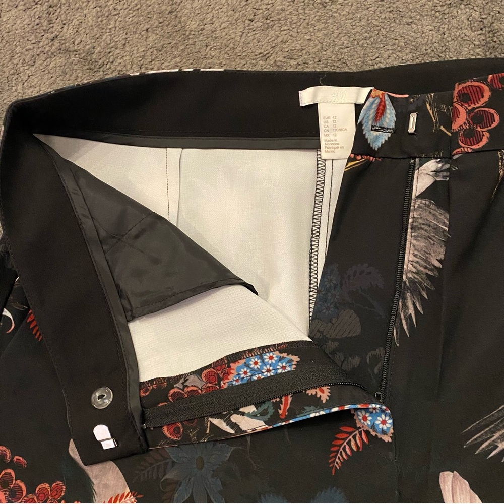 Wide Cut Floral Satin Pants - Picture 3 of 6